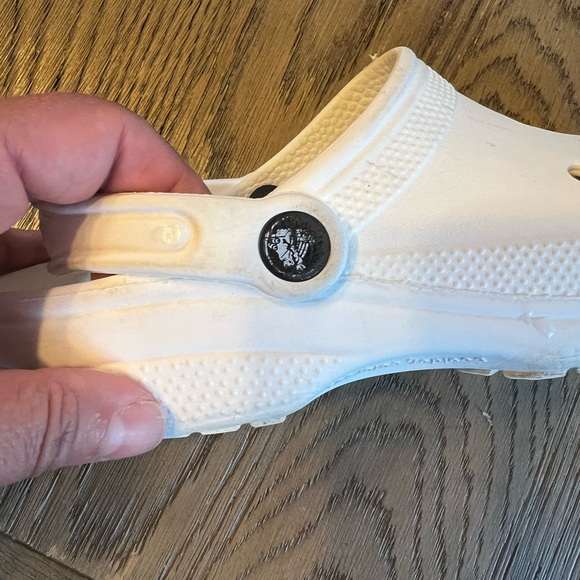 White Unisex CROCS women’s size 7. Men’s size 5 - Picture 2 of 9
